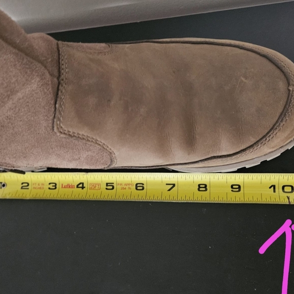 Merrell BootsWomen\'s  Brown BucklePolar Waterproof. Sized 8.5, but feets 9